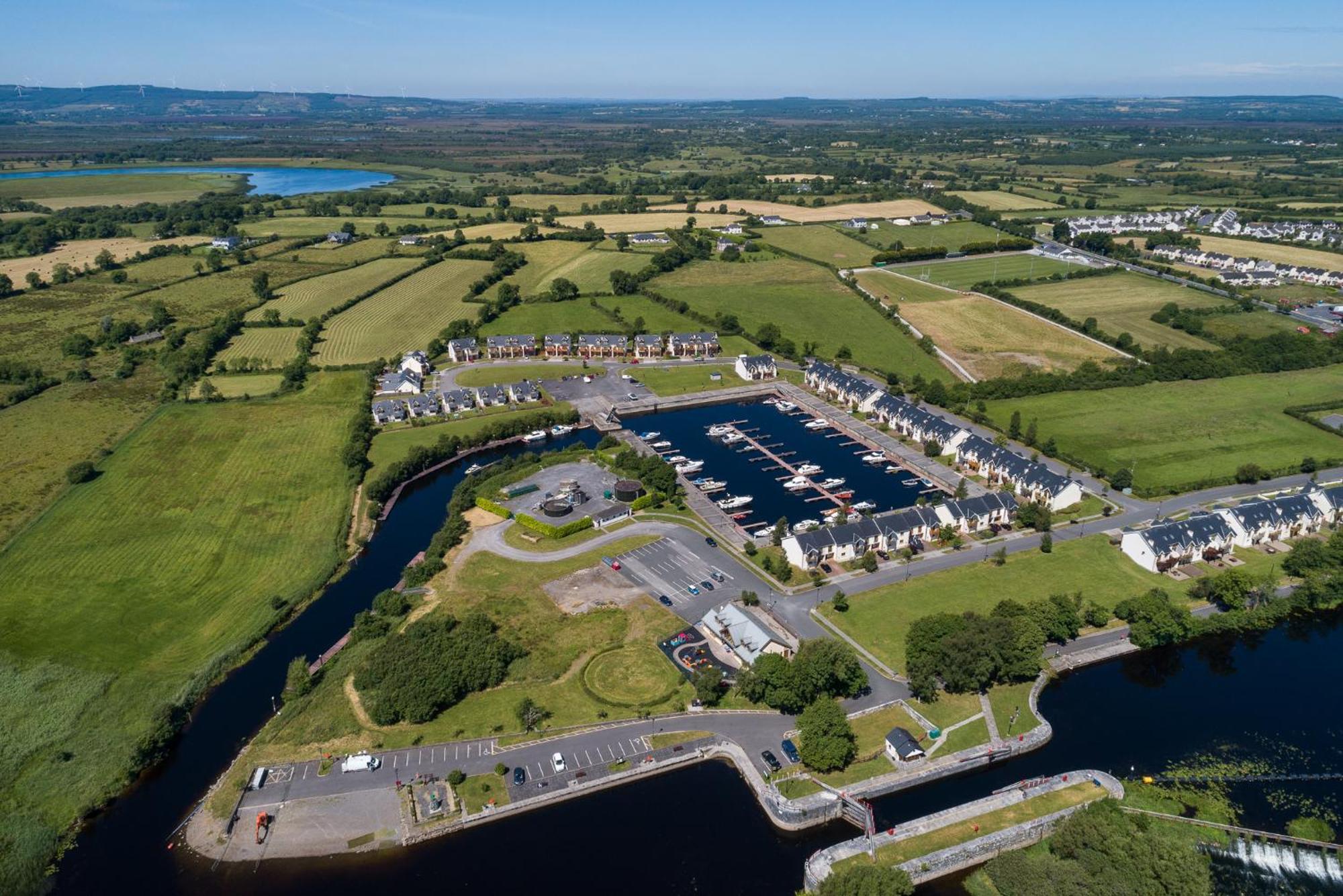 Shannonside - Stylish 5 Bed Marina Home & 40Ft Mooring Termonbarry Exterior photo