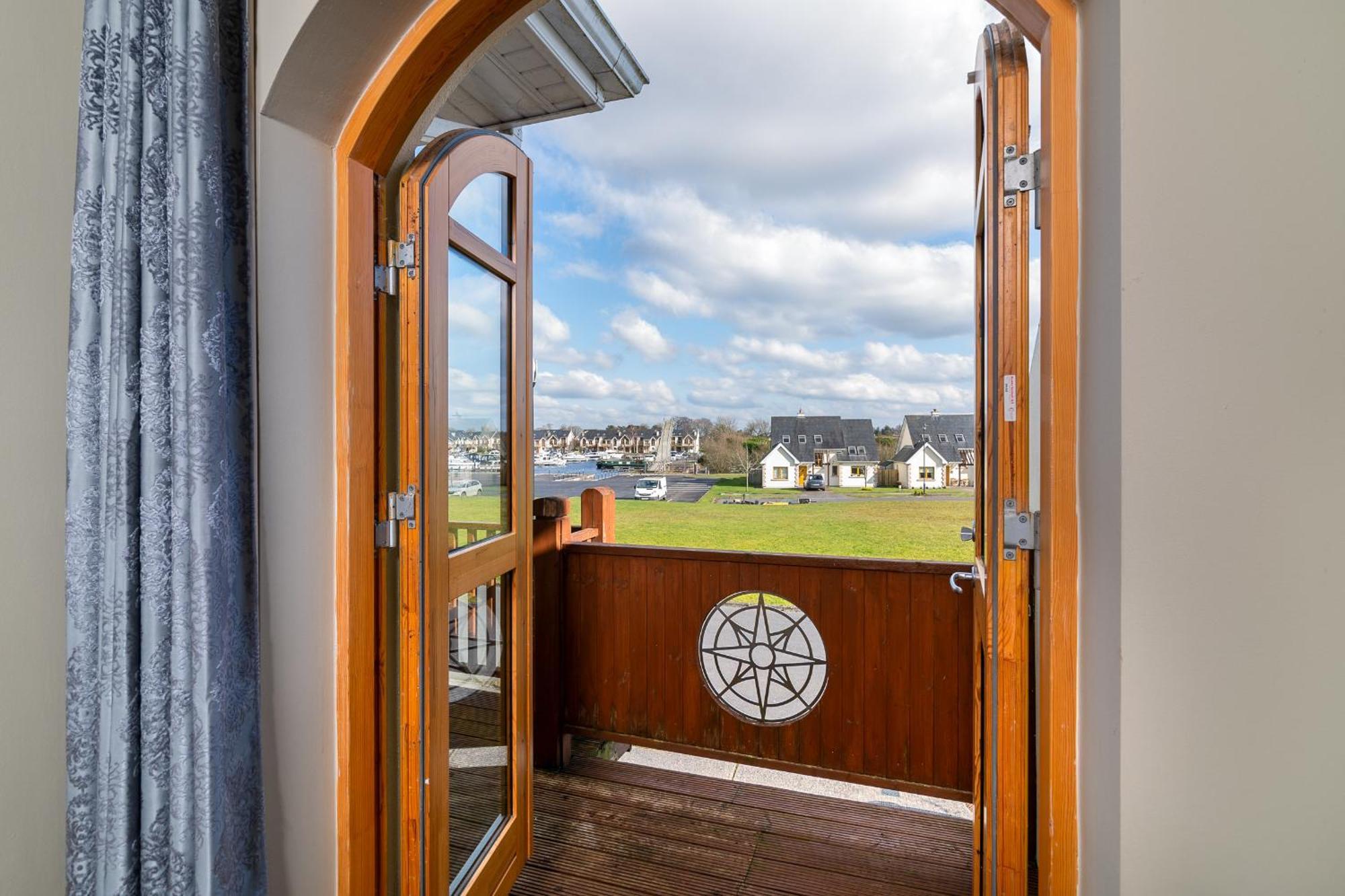 Shannonside - Stylish 5 Bed Marina Home & 40Ft Mooring Termonbarry Exterior photo