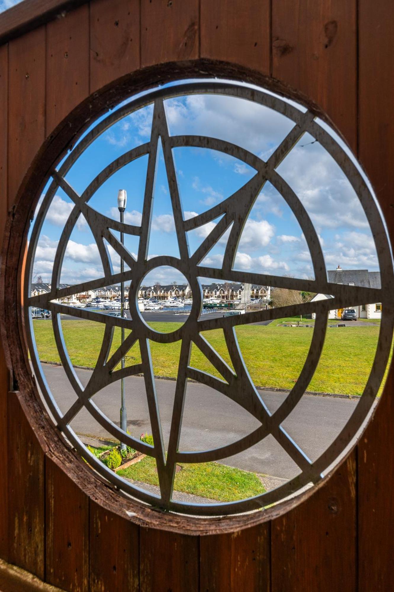 Shannonside - Stylish 5 Bed Marina Home & 40Ft Mooring Termonbarry Exterior photo