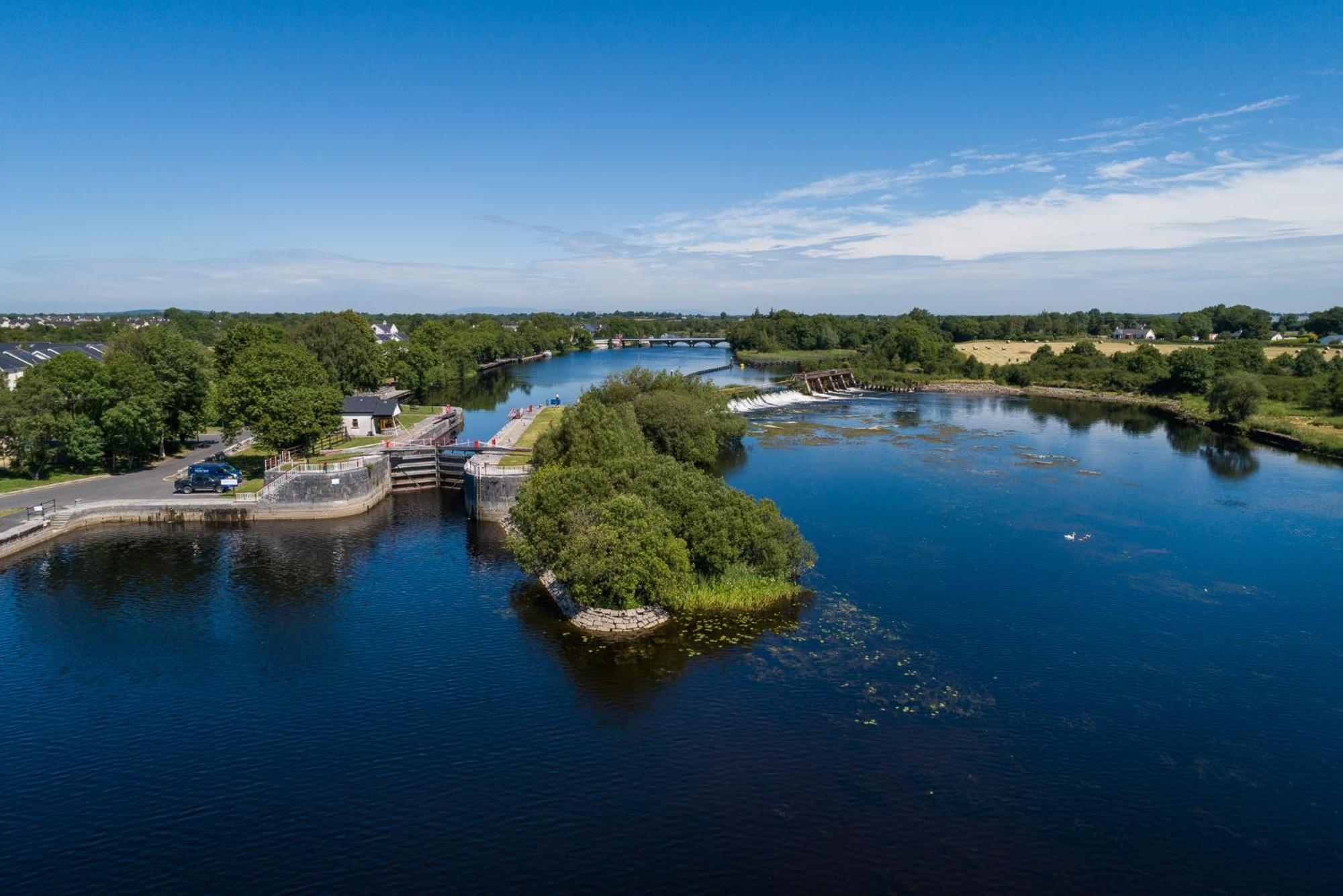 Shannonside - Stylish 5 Bed Marina Home & 40Ft Mooring Termonbarry Exterior photo